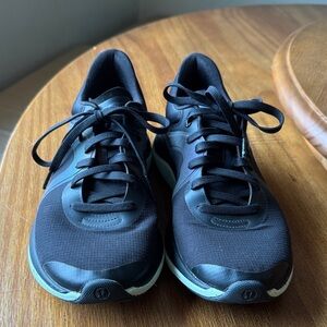 Lululemon women’s Chargefeel low workout shoe